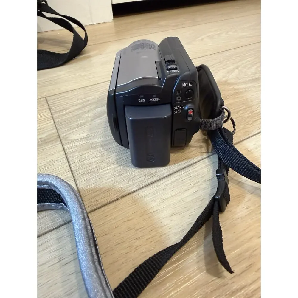 Sony HDR-XR100 HD Handycam Camcorder 80GB HDD Carl Zeiss + Case Charger Tested